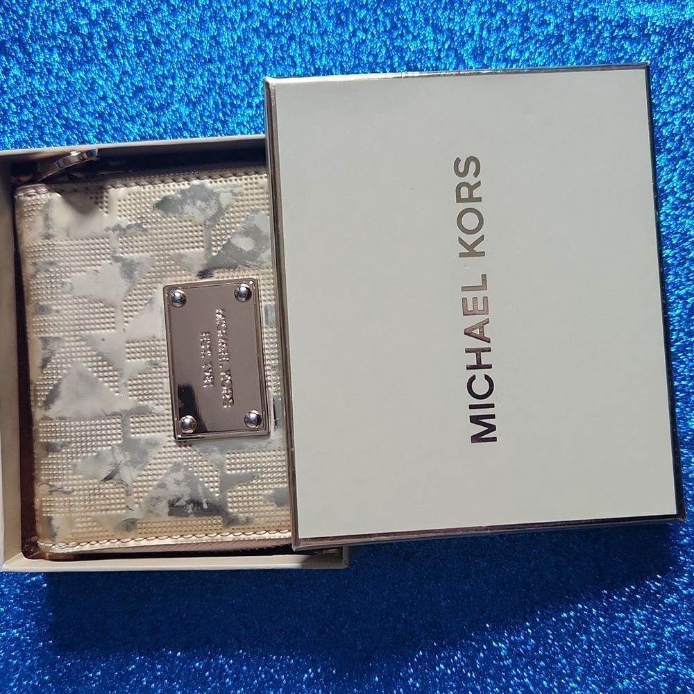 Michael Kors Metallic Gold Zip Wallet - Picture 10 of 11